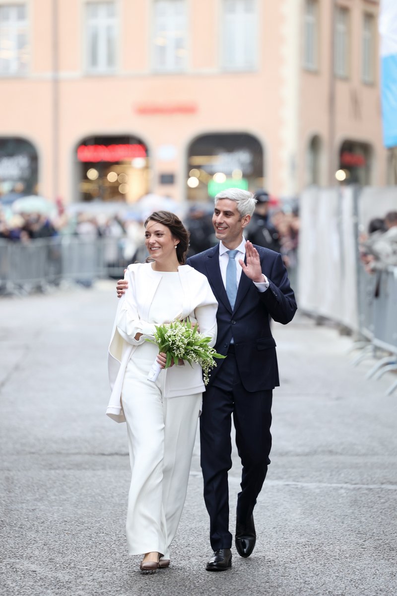 CourGrandDucale's tweet photo. 💓
Vive d‘Brautpuer!
Just Married!
Vive les mariés !

©MGD/K.Barthelmey, S.Margue https://t.co/I25k1Cevq0