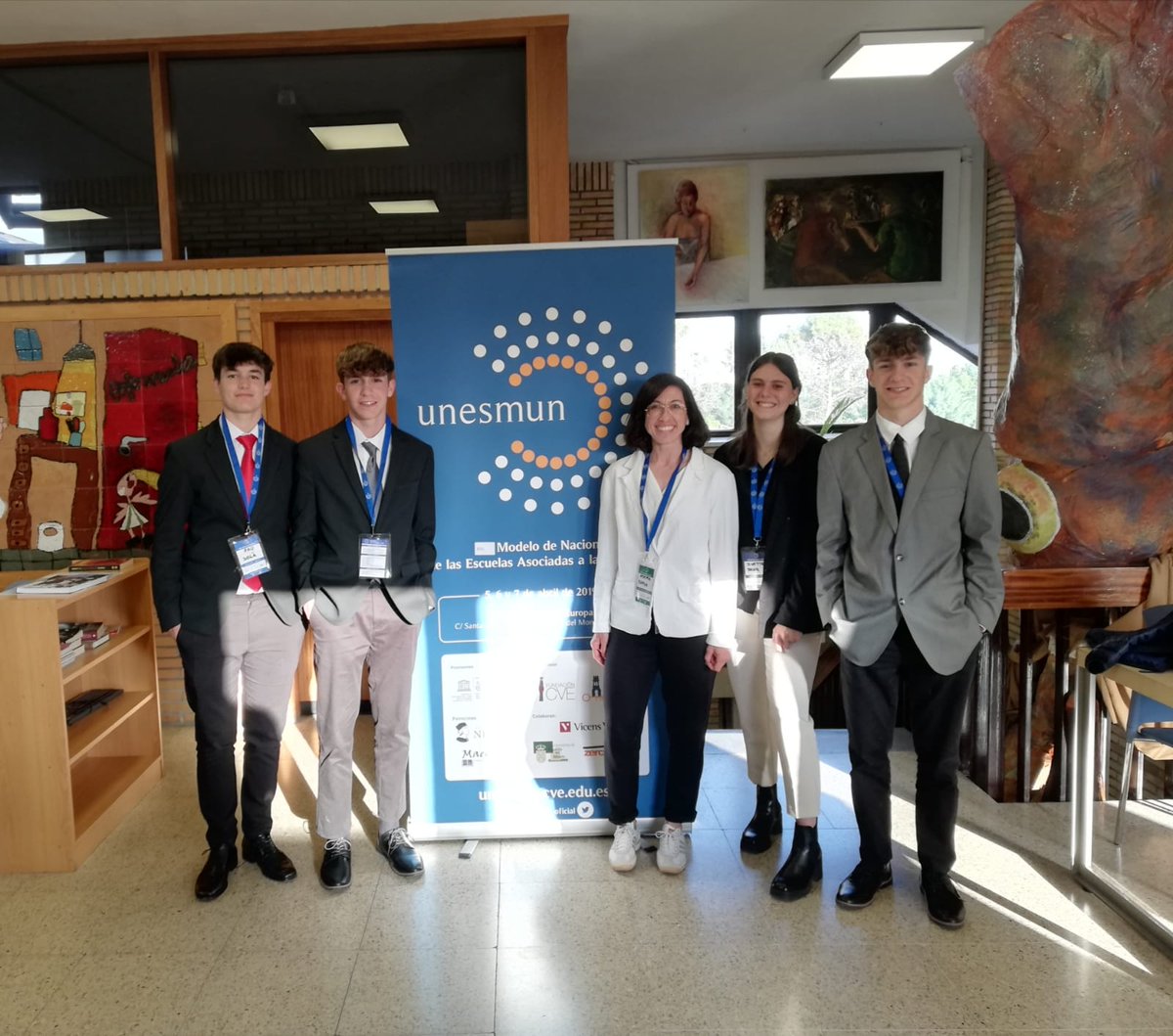 yemax1980's tweet photo. Segon dia del projecte UNESMUN amb l'alumnat de 4t @InsThos. Convocada una sessió d'emergència per una crisi mundial. https://t.co/NPiNoWqvib