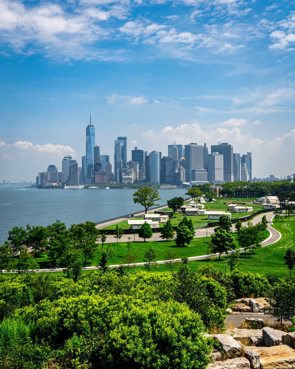 I_LOVE_NY's tweet photo. Looking to plan a sustainable getaway this #EarthDay? 🌎 Hop on a ferry to a green oasis with city views, climb through a forest on an eco-friendly course &amp; more at these NY destinations: https://t.co/Rg85RfKWeM

📸: @kingy27nyc / 📍: Governors Island https://t.co/G9MWRJUAAJ