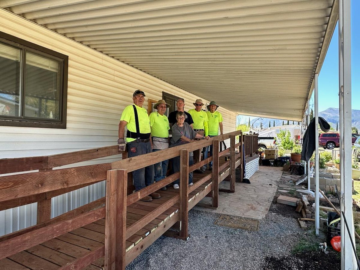 Fryfiredistrict's tweet photo. Thanks to SAWS Southwest and the B-Shift Sta. 142 crew today for putting in work and making our community safer for residents and first responders! #oneteam #mrssmithcomesfirst #saws #fryfire #communityservice https://t.co/qZrQNp482I