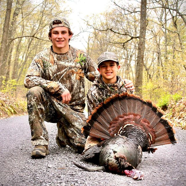 NlwcFan's tweet photo. Penn State commit, Tyler Kasak with Brother Nate
Nate, got it done on this Longbeard
In case your wondering, Nate does wrestle
@pennstateWREST @NittanyLionWC @TylerKasak https://t.co/eekPDvyAso