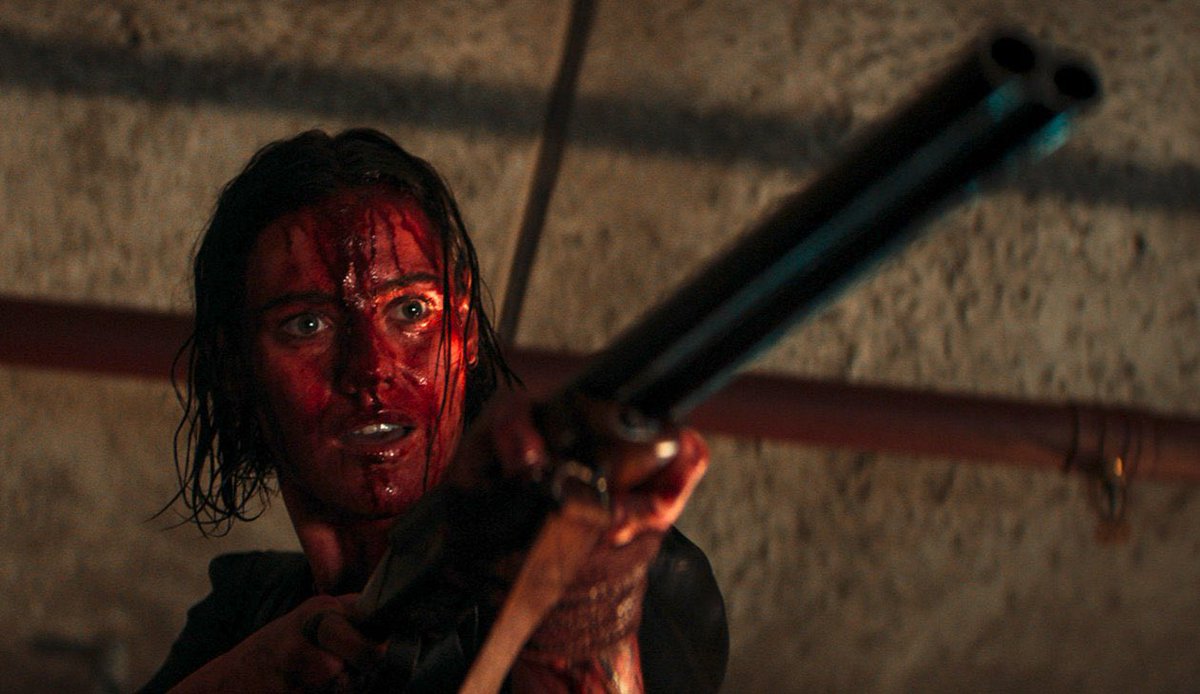 jediharleystark's tweet photo. women covered in a lot of blood >>>> https://t.co/PYU0KsC3D0