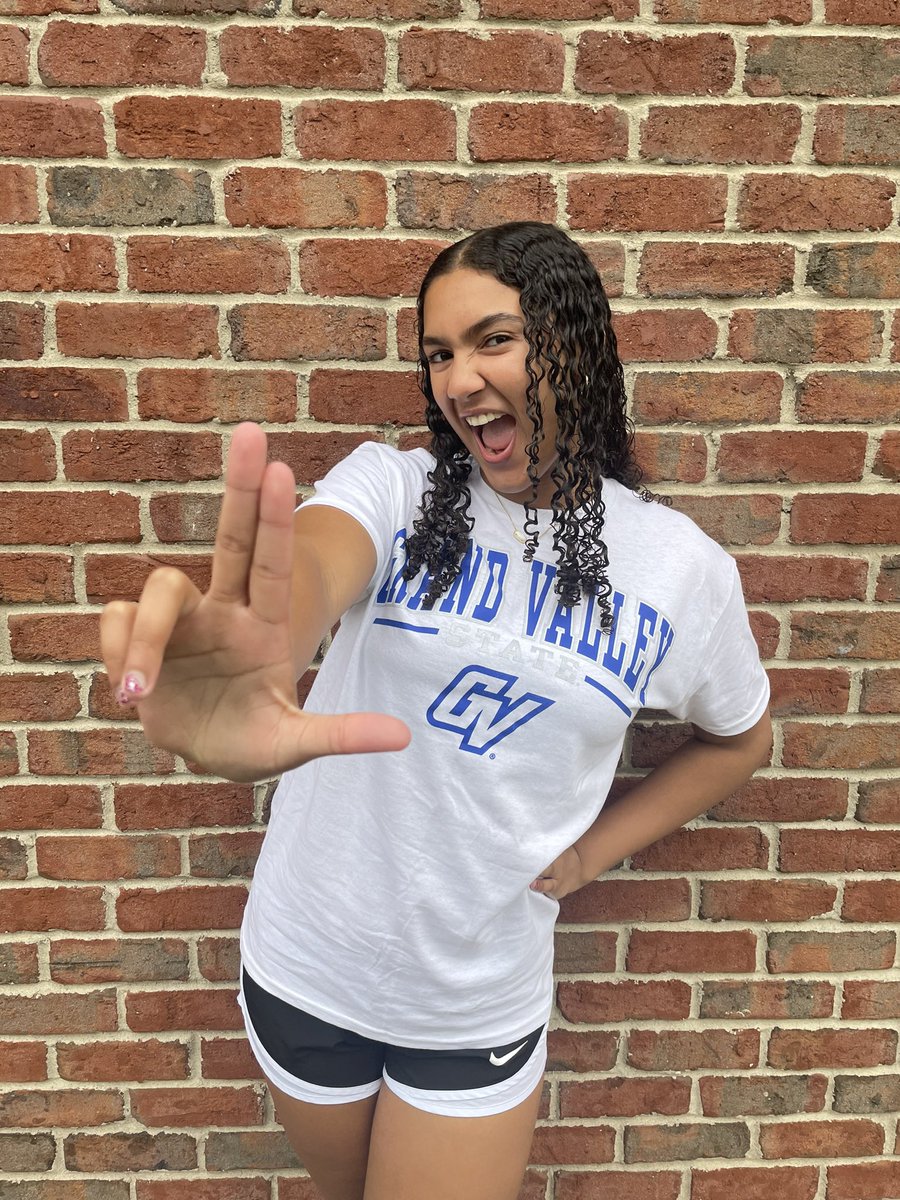 JohannaTillman_'s tweet photo. I am EXTREMELY blessed and honored to announce that I have verbally committed to continue my academic and athletic career at Grand Valley State University! Go Lakers ⚓️⬆️ 💙🤍 #anchorup #committed2024 @GVSUVOLLEY @MIEliteVB @dakotavball @LineShotVBall https://t.co/gOEzTdAURP