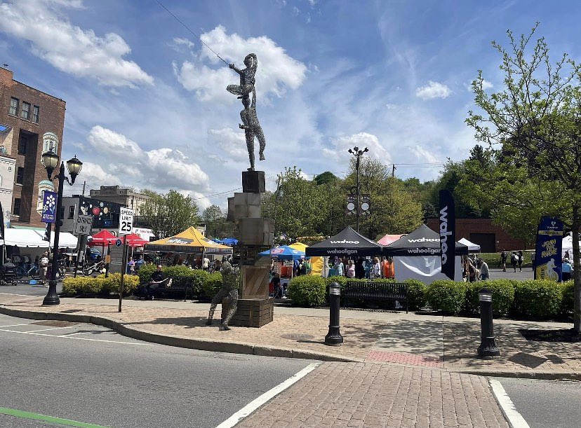 Downtown Pittston has a great Arts festival going on today! Over 65 vendors and a great example of all the wonderful things Luzerne County has to offer! #hereinluzernecounty