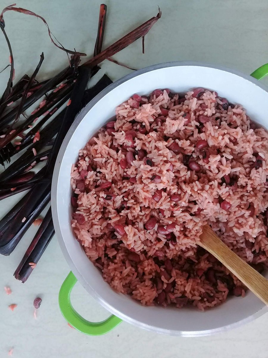 keatingssixth's tweet photo. Starting with the rice &amp; bean dishes since y’all wanna argue!

Why we acting like no matter where you go where Black ppl live you not finna find some rice cooked with beans or peas??

1. Diri kole ak pwa 🇭🇹
2. Waakye 🇬🇭
3. Moro de habichuelas 🇩🇴
4. Rice &amp; peas 🇯🇲 https://t.co/fbc2gEiwYr