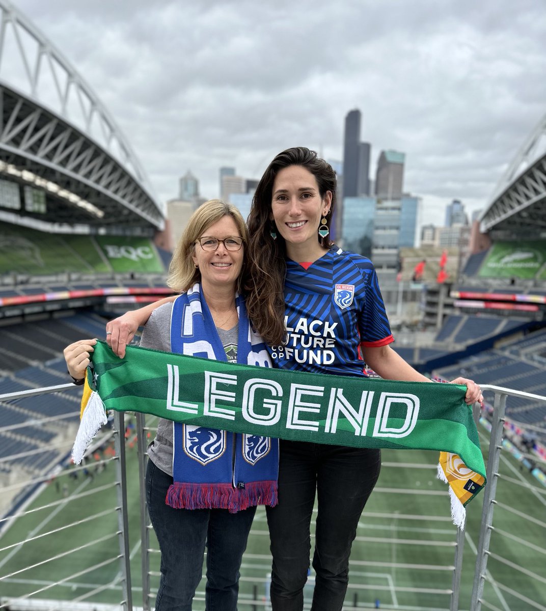 EC_carrington's tweet photo. So proud of ⁦@lydaofmylife⁩, ⁦@UWBiology⁩ PhD ‘20, honored as today’s ⁦@OLReign⁩ ⁦@Starbucks⁩ LEGEND for her microplastics research and environmental activism ⁦@carrington_lab⁩ ⁦@MarineBiol_FHL⁩ https://t.co/32ulatQUOt