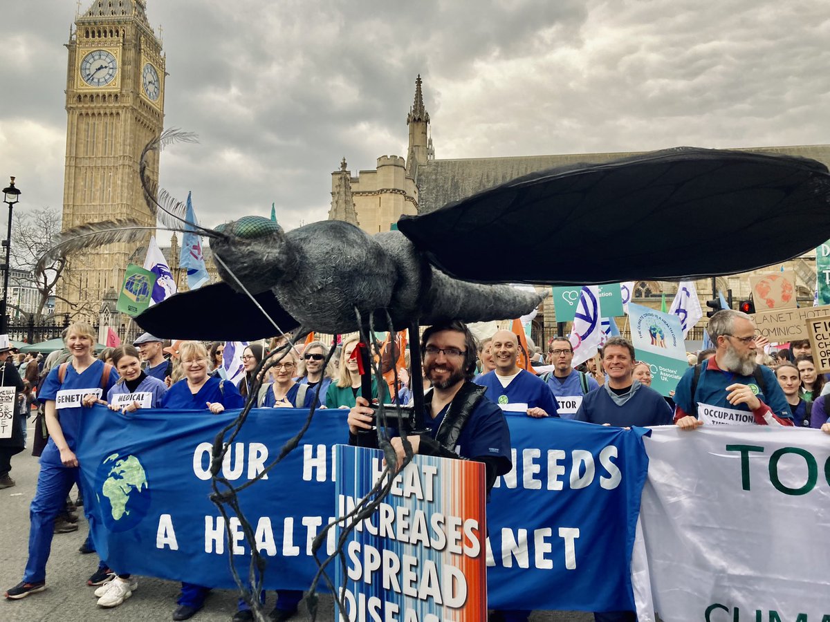 DrAmeliaCussans's tweet photo. What better way to spend Earth Day than with thousands of others, demanding a just and healthy future for all?! So so good to be on the streets with these amazing people
#UniteToSurvive https://t.co/LU5HzYxzAE