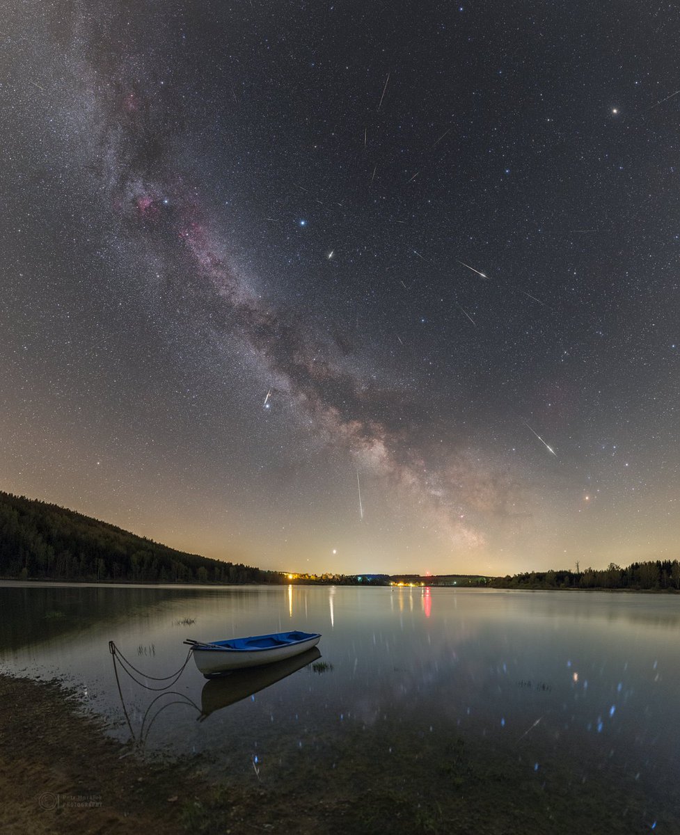 NSF's tweet photo. The Lyrid meteor shower peaks this weekend! Spoiler alert: It could feature fireballs. A perfect launch to #SkyAwarenessWeek.
Want more stellar stuff? Join NSF's @NOIRLabAstro Globe at Night #CitizenScience project & skywatch all year long. https://t.co/hqF9dihSZ5
📷 P. Horalek https://t.co/UOiehXdQ4q