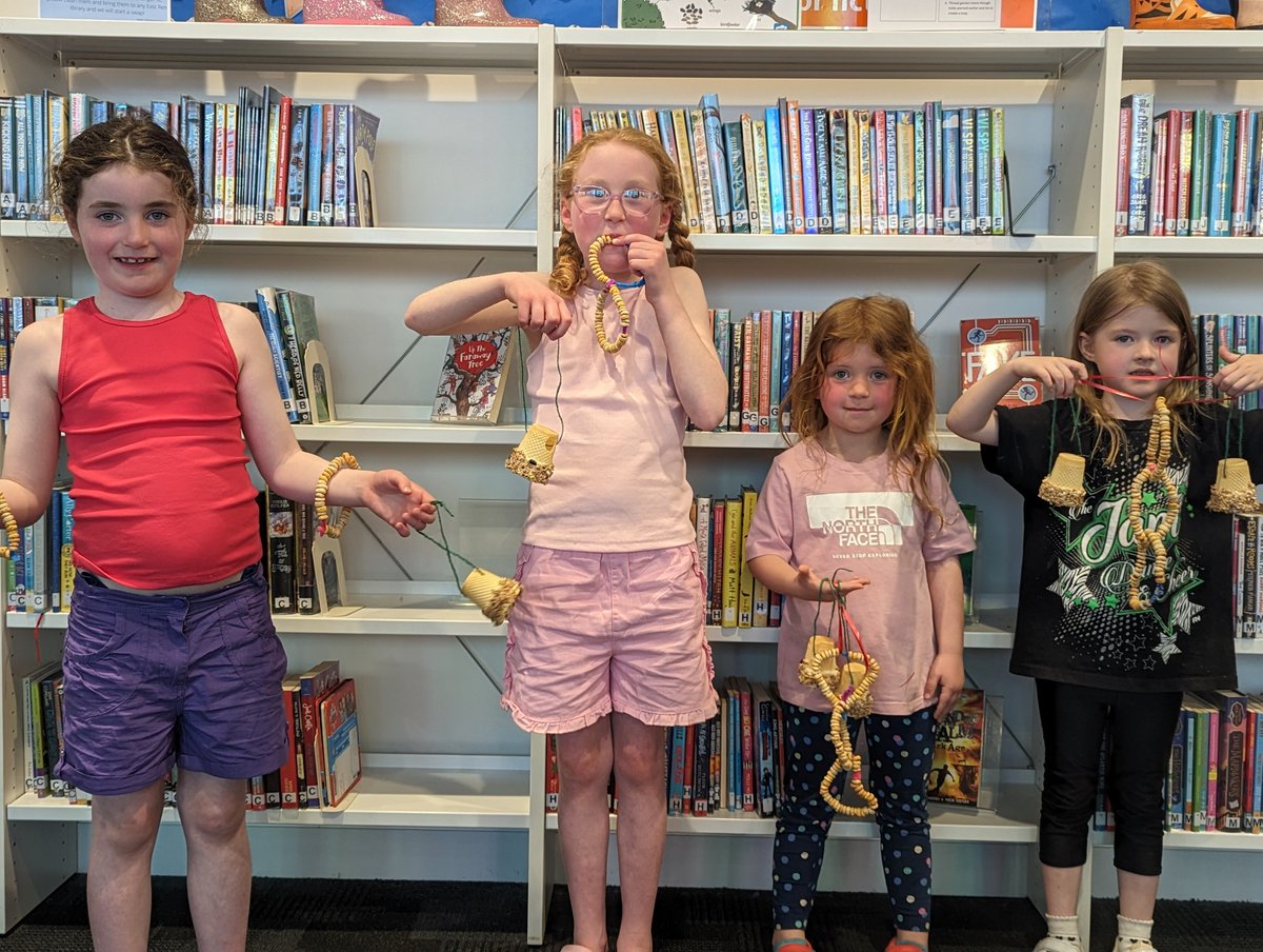 ERCL4's tweet photo. Today at #BarrheadFoundry we learned about pollinators & made eco-friendly feeders to support local seed-eating birds to help spread plants. Happy #EarthDay π¦π±π!
Please share your scavenger hunt photos π·πβΊοΈ #GreenERLibraries #RootCauseProject #ERCLT
https://t.co/cabUZZUDKc https://t.co/dRznRF2ZnZ
