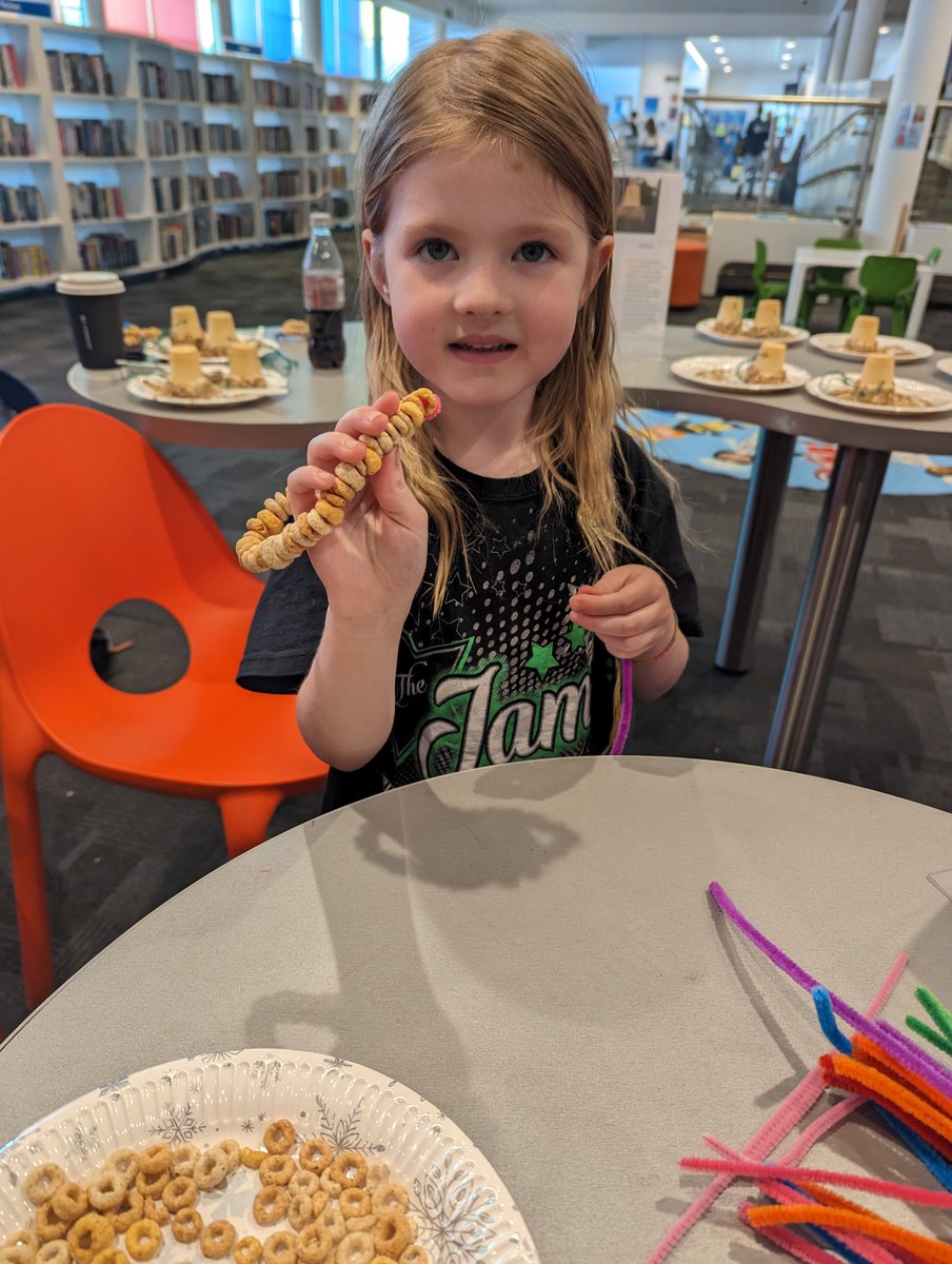 ERCL4's tweet photo. Today at #BarrheadFoundry we learned about pollinators & made eco-friendly feeders to support local seed-eating birds to help spread plants. Happy #EarthDay π¦π±π!
Please share your scavenger hunt photos π·πβΊοΈ #GreenERLibraries #RootCauseProject #ERCLT
https://t.co/cabUZZUDKc https://t.co/dRznRF2ZnZ