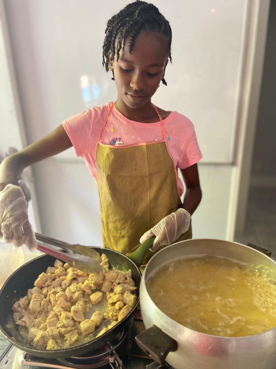 lendahand242's tweet photo. The success of our Culinary Arts Program is due to the dedication and hard work of our students, whose Chicken Fettuccine dish is a testament to their talent and culinary skills. 🍴👨‍🍳👩‍🍳 #CulinaryArtsProgram #ChickenFettuccine #CookingSkills #CulinaryTalent #Future Chefs https://t.co/VBzWF0jpTp