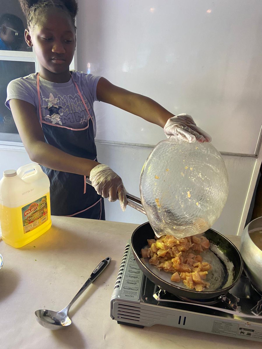 lendahand242's tweet photo. The success of our Culinary Arts Program is due to the dedication and hard work of our students, whose Chicken Fettuccine dish is a testament to their talent and culinary skills. 🍴👨‍🍳👩‍🍳 #CulinaryArtsProgram #ChickenFettuccine #CookingSkills #CulinaryTalent #Future Chefs https://t.co/VBzWF0jpTp