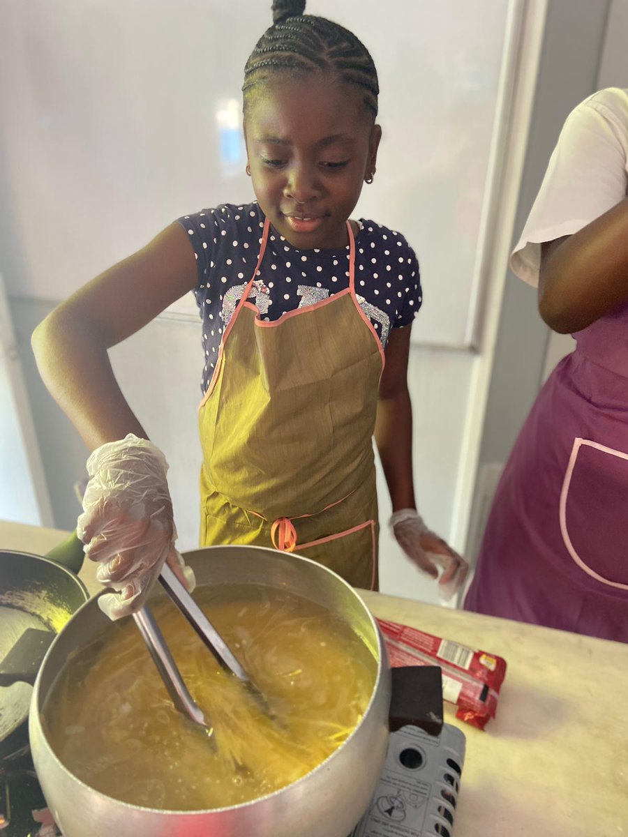 lendahand242's tweet photo. The success of our Culinary Arts Program is due to the dedication and hard work of our students, whose Chicken Fettuccine dish is a testament to their talent and culinary skills. 🍴👨‍🍳👩‍🍳 #CulinaryArtsProgram #ChickenFettuccine #CookingSkills #CulinaryTalent #Future Chefs https://t.co/VBzWF0jpTp