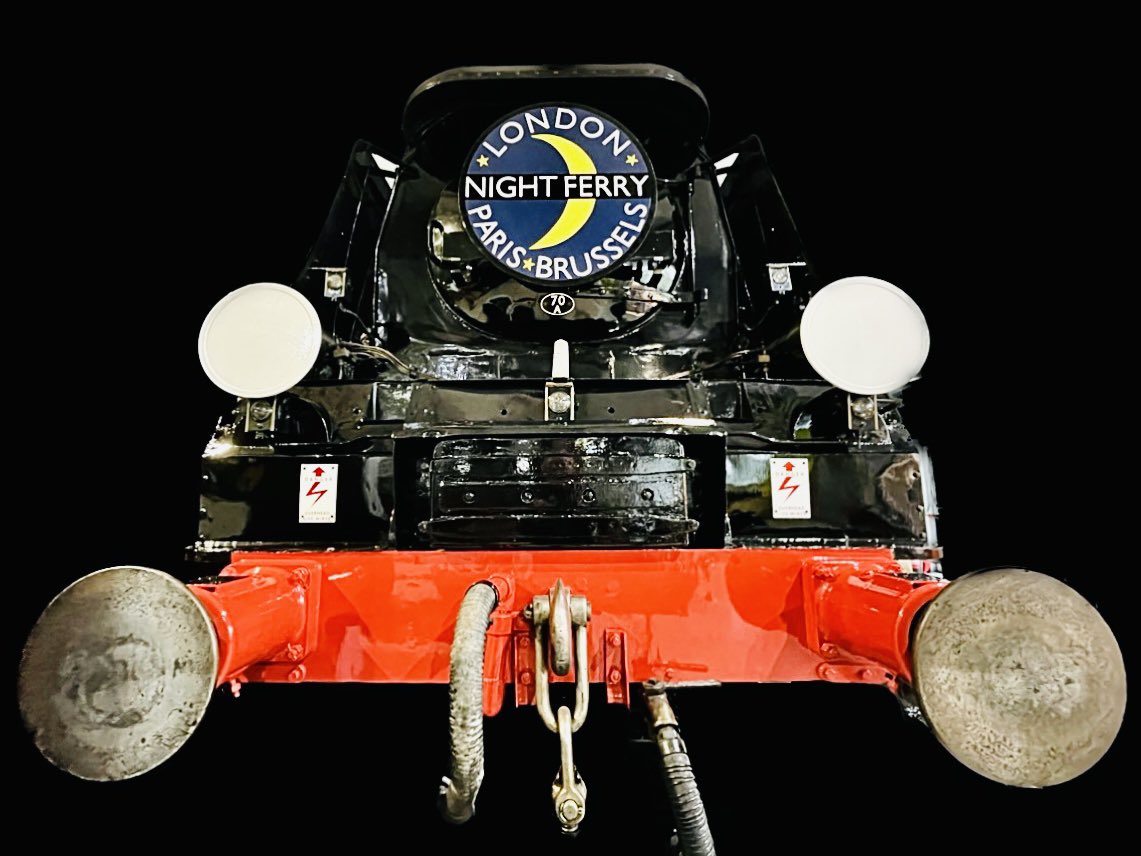 Stunning <a href="/LocomotionSHD/">Locomotion</a> Southern Railway 34051 ‘Winston Churchill’ Night Ferry symmetry, Locomotion, Shildon.
Credit: Railway Symmetry <a href="/RailwaySymmetry/">Railway Symmetry</a>

#RailwaySymmetry #Symmetry #SouthernRailway #NightFerry #Locomotion #Shildon #NRM #NationalRailwayMuseum