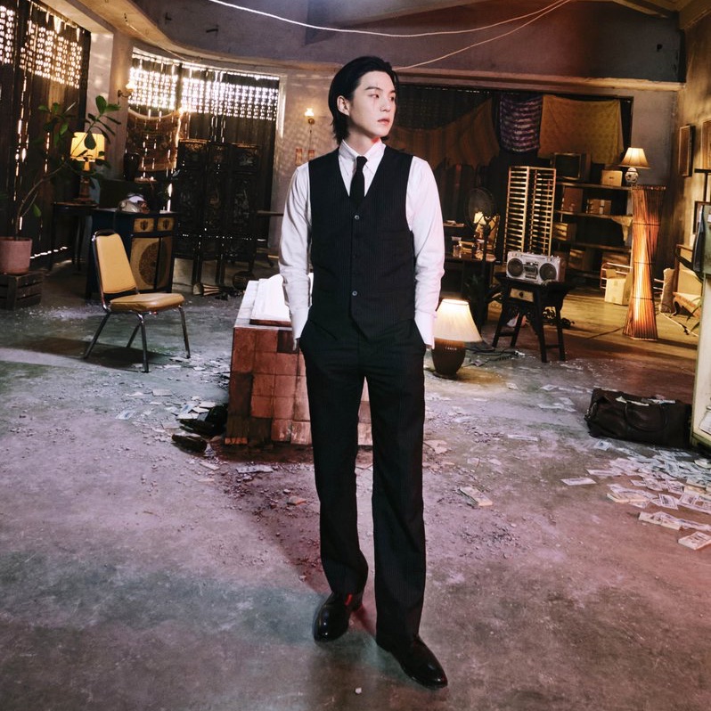 chartdata's tweet image. Agust D's 'D-DAY' aiming for top 3 debut on the US albums chart with 110-135K units first week. It will surpass 'D-2' as his highest charting album (via @HITSDD).