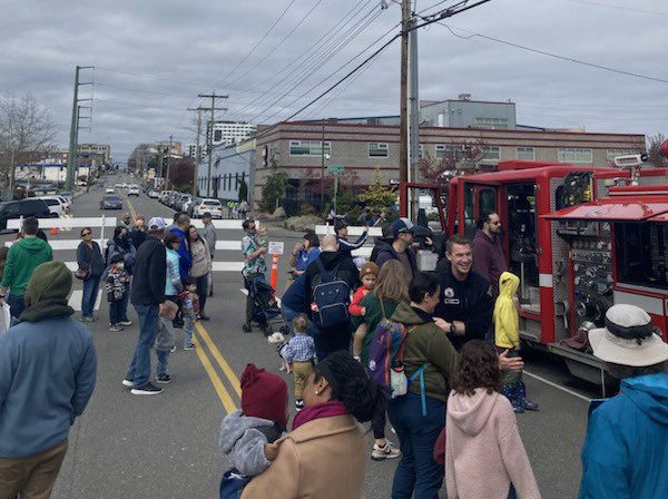 EverettFire's tweet photo. Hey @SnoPUD ! What an amazing turnout at your block party! Thank you for inviting us!
This event is going on until 2pm. Brings the kids for a Saturday adventure!
#EverettFire #SnoPUD https://t.co/EB1ELdbKDQ