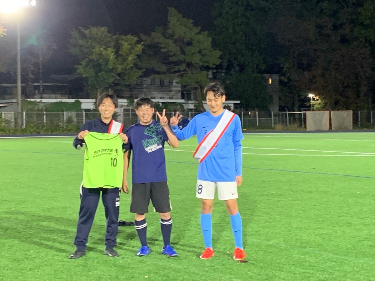 FC___LEO's tweet photo. F.C.LEOメンバー紹介【A数⠀そうま】

大人な雰囲気漂う（？）、練習着白ティーそうま。
練習への出席率は高いが、試合ではレアキャラ🫣
マネへの「おつかれ」、100点です。
彼の活躍を試合でも見たいところ、、 https://t.co/RjbfXfjb2n