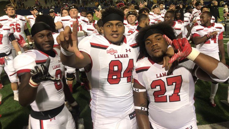 oscar1nnanna's tweet photo. After a great visit at @LamarFootball I am honored to receive a offer from Lamar University, met great people today! @Coach_Cannata @CoachDouglasIII @CoachRossomando @CoachGipson11 @fbcoachmadison @BridgelandFB https://t.co/afBWDahWSZ