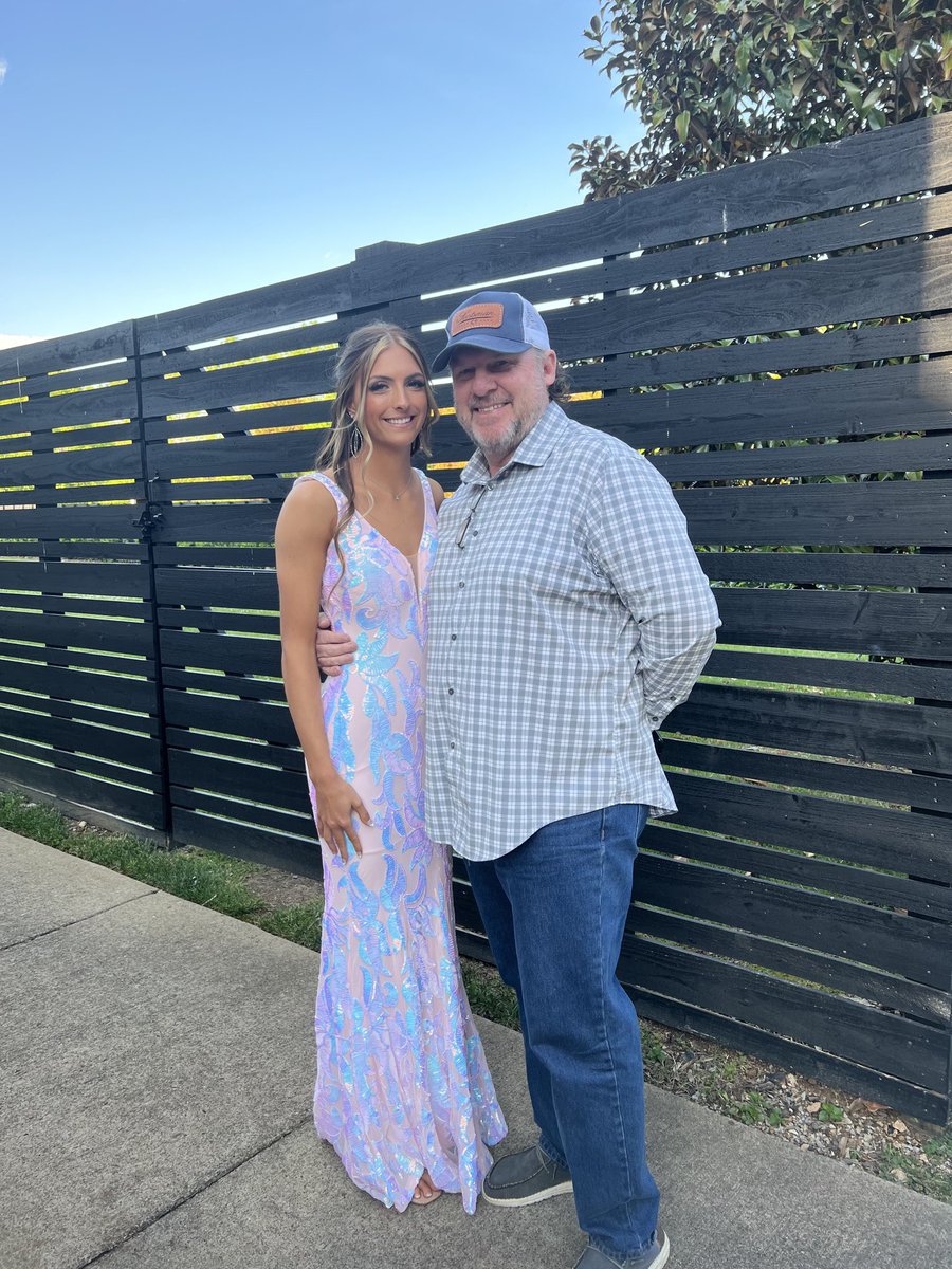 DuggerNeal's tweet photo. Reese’s Sr Prom!!  She looked beautiful!!  So proud of her! https://t.co/502IuNYCfe