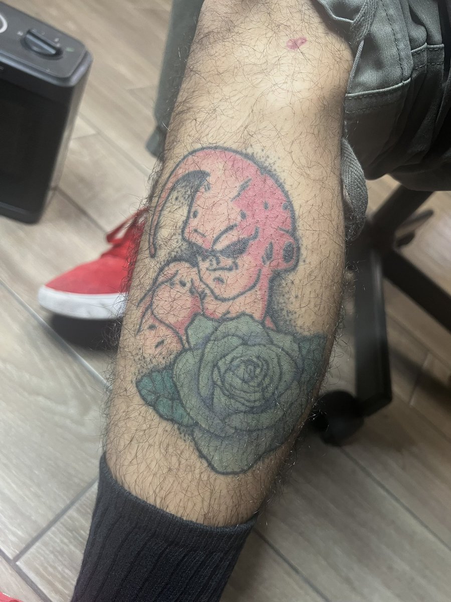 caitybugink's tweet photo. anime tattoos from my apprenticeship vs my work now lol crazyyyy https://t.co/NBPDZdH52d