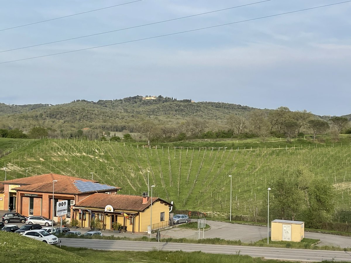 veget3000's tweet photo. Sabato bucinese 🤣 #sabato #saturday #bucine #arezzo #toscana #regionetoscana #veget3000 #natura #nature https://t.co/MteHo5bpYN