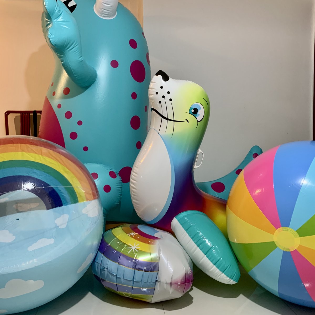 For #earthday and #squeakysaturday a #rainbowday 🌈🌎🥰
.
#seal #inflatableseal #bestway #rainbowseal #inflatablemonster #balloon #beachball #beach #ball #inflatable #inflatables #pooltoy #pooltoys #float #floats #floatie #floaties #floaty #floatys #poolfloat #poolfloats