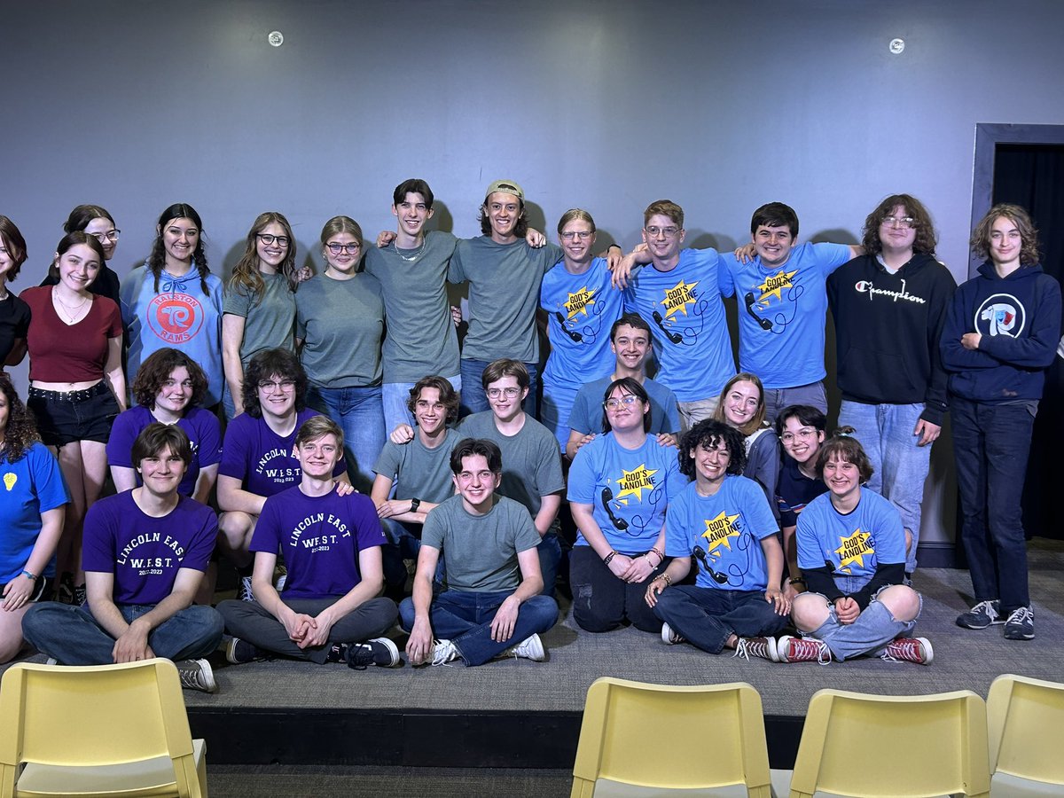 WarriorTheater's tweet photo. The BASH! The only interscholastic improv comedy throw down in town hosted by @bigcanvascomedy and Warrior Theatre’s own “Gods Landline”! Thanks to the Big Canvas crew, and all the other schools that attended! @Westside66 @WestsideHigh66 https://t.co/mjzK905pR8