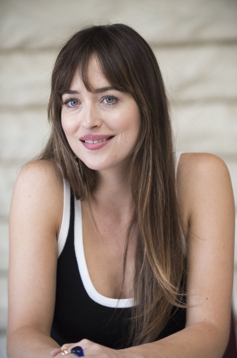 _retrospectiv's tweet photo. Dakota Johnson, 2018 https://t.co/A1hzRPsjjG
