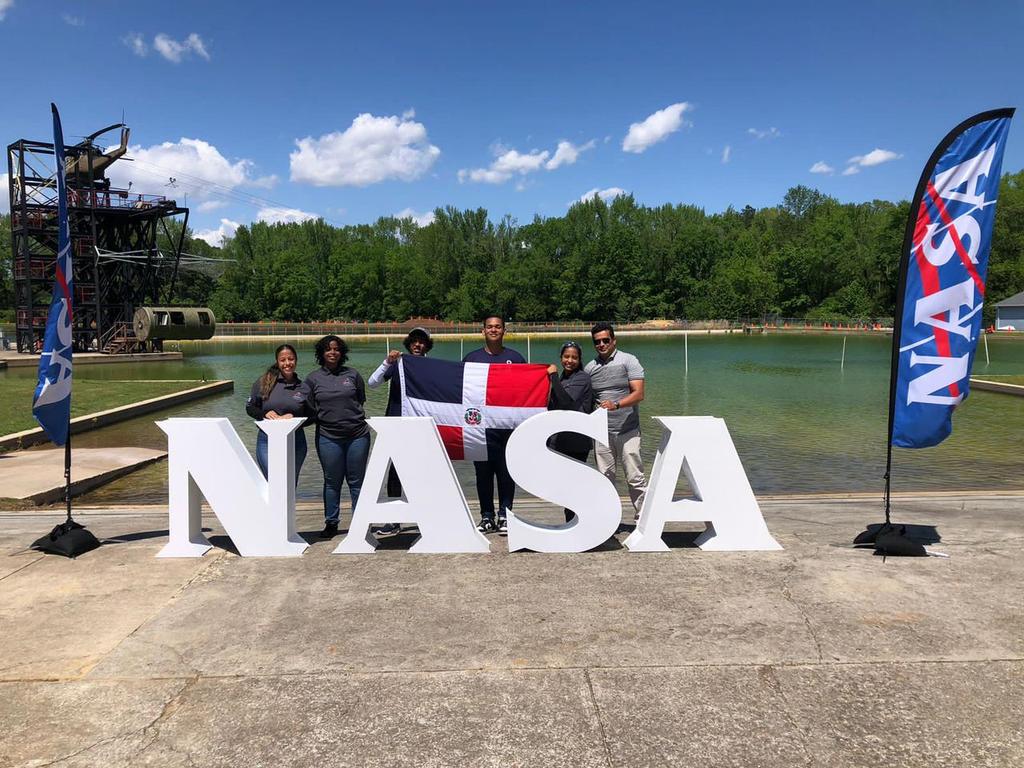angelhdez50's tweet photo. El equipo Artemis 17 del Liceo Científico de Salcedo, institución pública, ganó un premio importante en la NASA, poniendo en alto nuestro sistema educativo. Felicito a los integrantes del equipo y a los directivos de dicho centro que es un ejemplo para nuestro país. https://t.co/zO3nGbQpxn