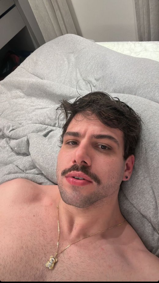 manu ☭ en X: O T3ddy de bigode ficou incrivel!