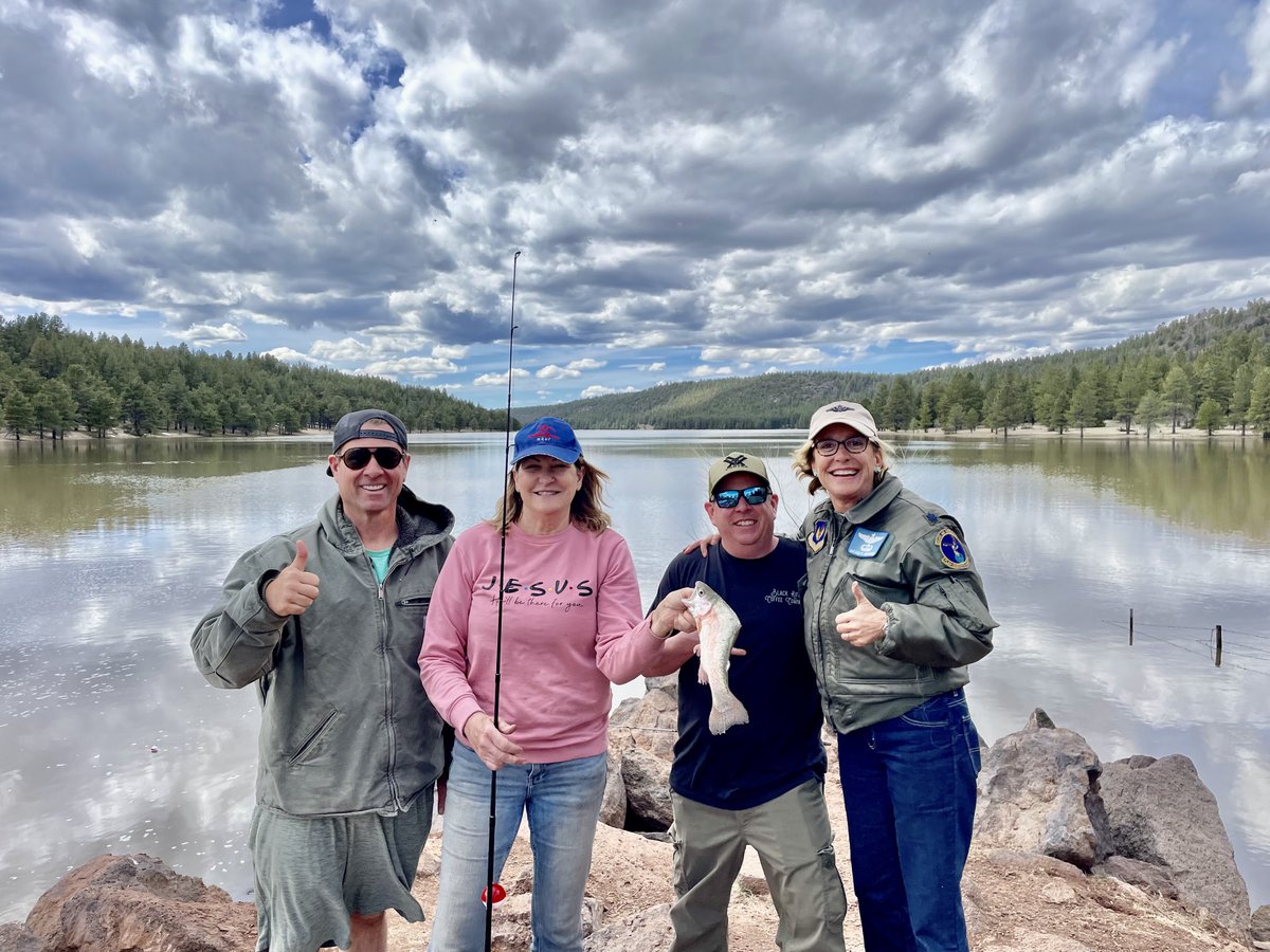 WendyRogersAZ's tweet photo. Sportsmans Grill owner Craig Hindman stopped by to help Lori Matthews and me bring in our catches today on Lake Mary. His kitchen will be cooking up these fine rainbow trout for us this evening! Nothing beats #ruralAZ #LD7! https://t.co/162E5iwQOy