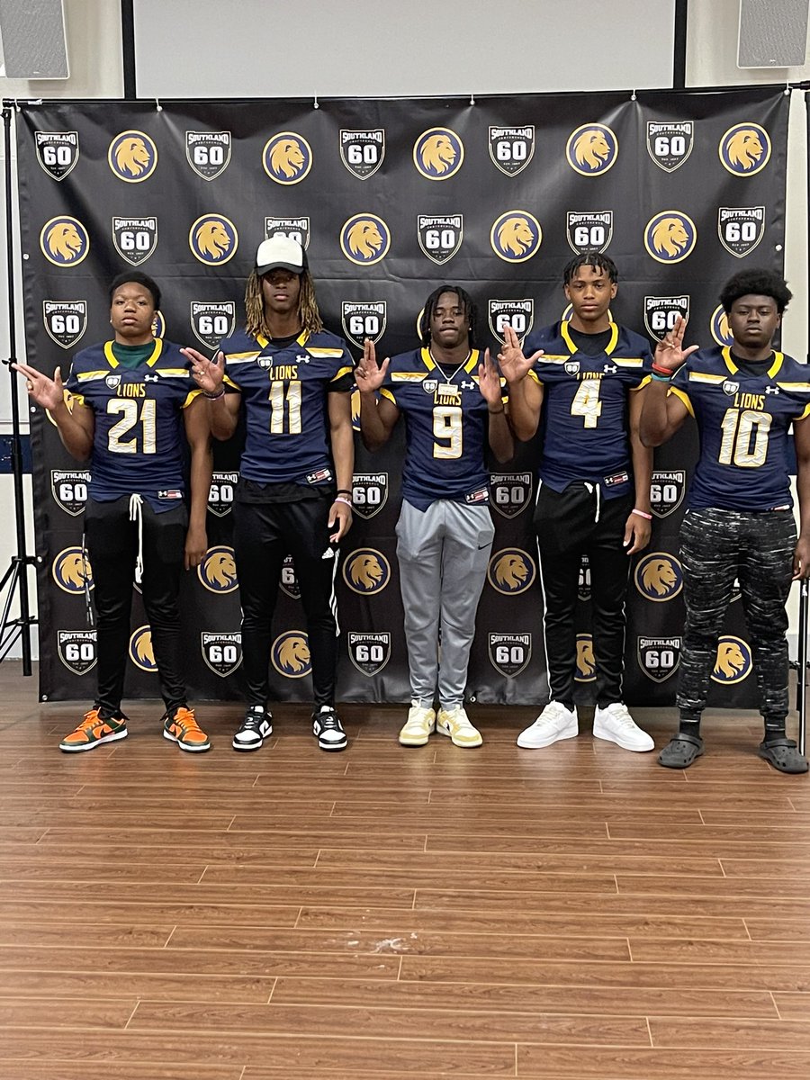 PocketRocketJT's tweet photo. Had a great time at Commerce today🤝🏾 @Lions_FB @D_Mase45 https://t.co/YzzsWJgxJA