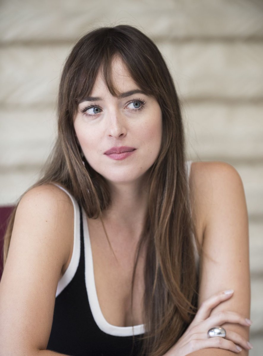 _retrospectiv's tweet photo. Dakota Johnson, 2018 https://t.co/A1hzRPsjjG