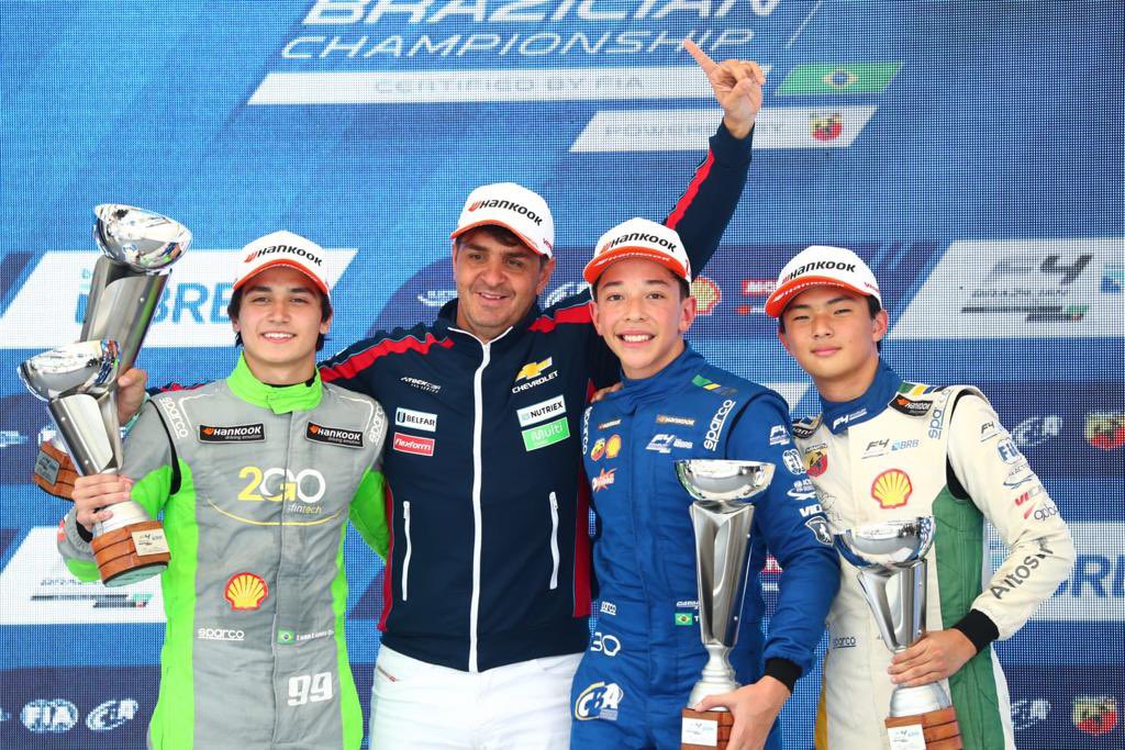 Tessaro30's tweet photo. P1, P10 e liderança da @f4brasileira hoje. Amanhã tem mais!

#BRBF4BrasilGrid #f4brasil #f4 #interlagos #motorsport #automobilismo #racing #racingcars #formula4 #grid #f4brasileira https://t.co/5TSxNTKkPA