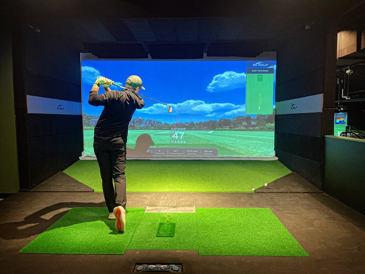 xgolfamfamfield's tweet photo. On game days, all of the noise and excitement of @Brewers fans makes you feel like they’re cheering you on. And that’s something we’re definitely OK getting used to. 😆😜🏌🏻‍♂️💥 https://t.co/lBB0OCaFop