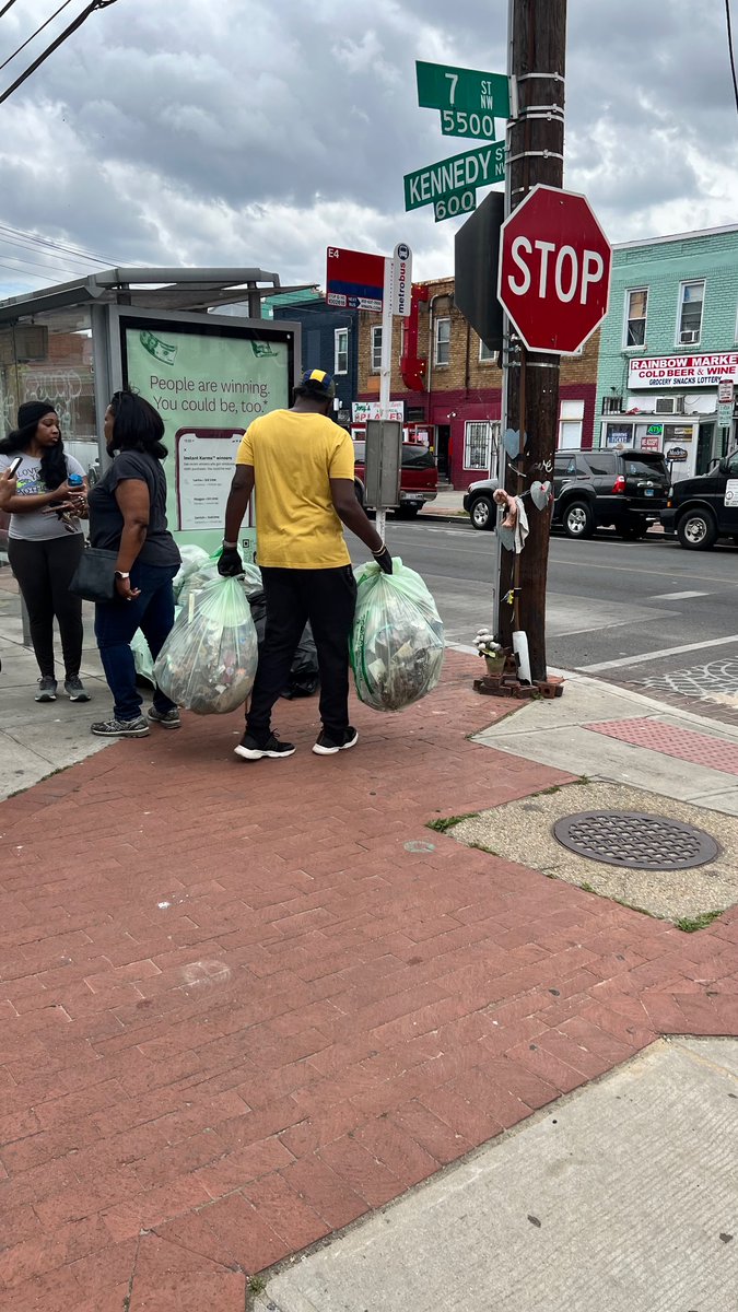 MOAA_DC's tweet photo. Thank you #Ward4 for taking action this #EarthDay! 🌍 #TeamMOAA joined @MOCCADC, @CleanCityDC, @DCMOCRS, and Ward 4 volunteers for @MayorBowser’s Spring Clean Up!
Learn more about how we can all do our part in protecting our planet at @SustainDC and @dczerowaste.
#DCValues https://t.co/nxmu6cZovU