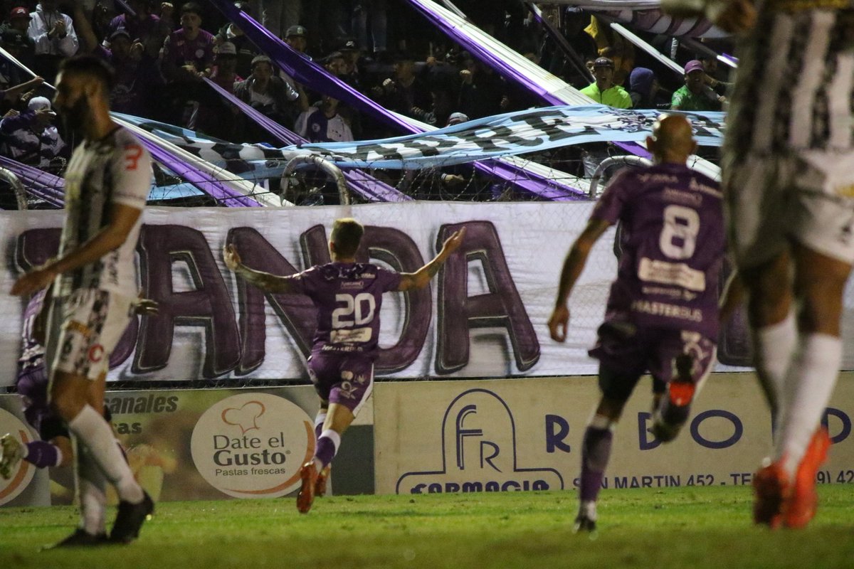 VillaDalmine's tweet photo. 🟣 #JuegaDálmine | ¡GAAAAANÓOOOOOOOOOOO DÁLMINE! Con gol de Marcelo Olivera, el Viola venció 1 a 0 a Estudiantes. 

¡¡VAMOS CAMPANERO!!

#JuegaDálmine 💜🔔 https://t.co/1ikooxWQ2I