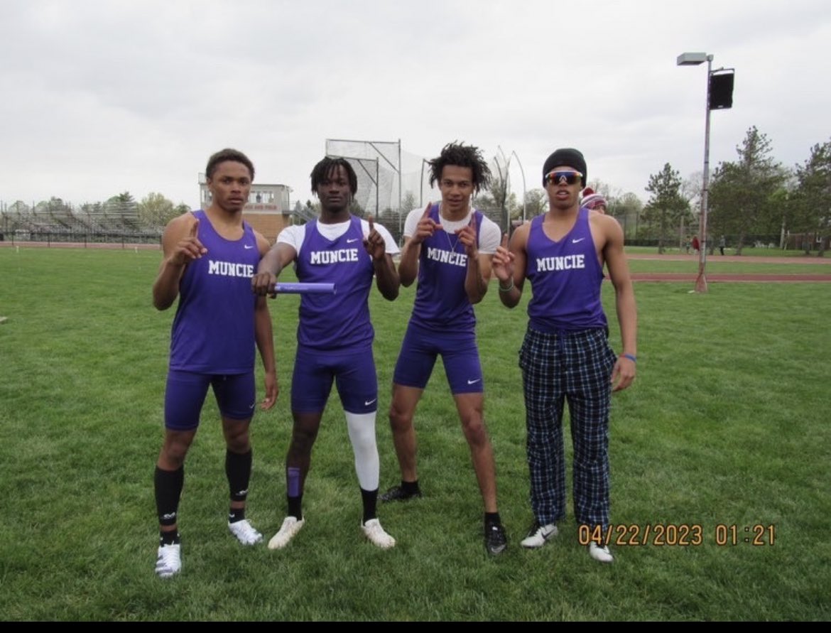 Camhgillentine's tweet image. Awesome and EARNED Victory for the SMR group today. Very happy I get to work with these guys everyday! @TrackBearcat @MCHSStrength @MCHSBearcats