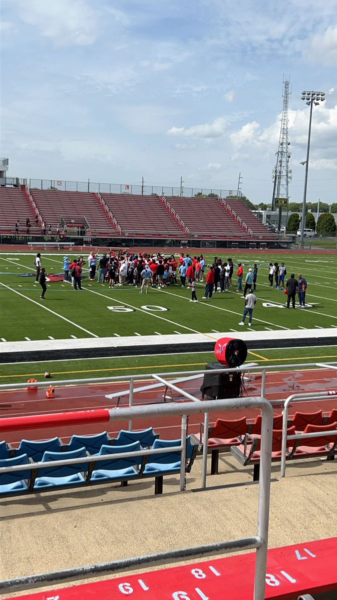 MylesHamilton00's tweet photo. Had a great time at Delaware State U. Thank you for the invite @CoachDRedd . Loved Campus and the energy was amazing! @CoachRDJohnson @FBCoachHull42 @Urbana_FB https://t.co/8DztYOfD4m