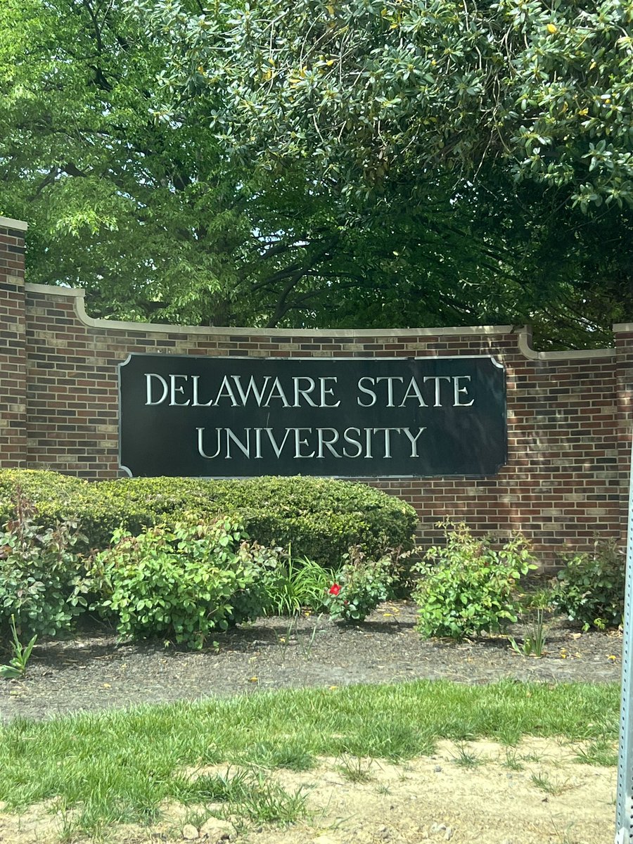 MylesHamilton00's tweet photo. Had a great time at Delaware State U. Thank you for the invite @CoachDRedd . Loved Campus and the energy was amazing! @CoachRDJohnson @FBCoachHull42 @Urbana_FB https://t.co/8DztYOfD4m