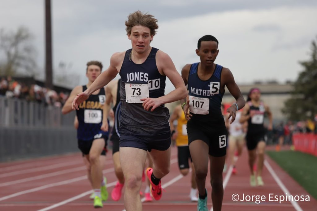 ChiJonesXCTF's tweet photo. Andrew Nelson! Only a junior wins the Undercard 800m in 1:56.00. Proud of the man he is becoming. #2 time in school history!! https://t.co/sQy4iEA9Sx