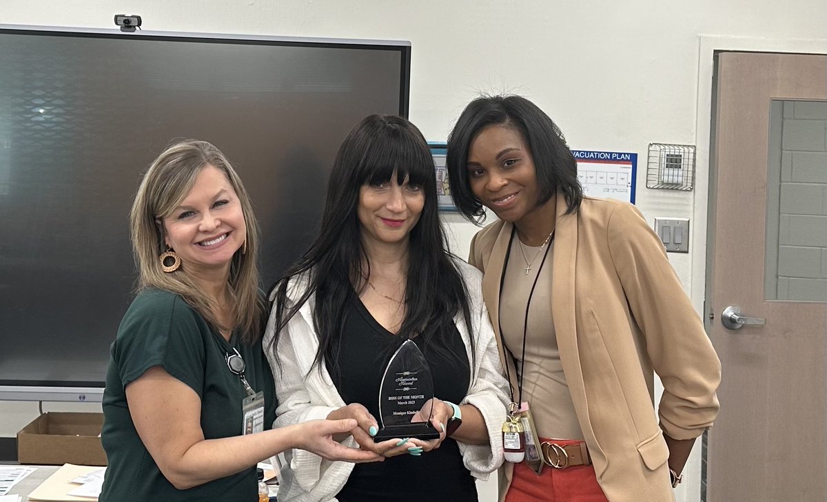 DanielleBBBSATL's tweet photo. Shout out to @MoniqueK_APS!!! Our DSSS of the Month for March! Thank you for your hardwork, dedication, and continued drive to support ALL STUDENTS! We appreciate you❤️😊🥳🎊
@WeemsYolanda @jennspainwill @Selenaflorence https://t.co/aVNmFsnCMl