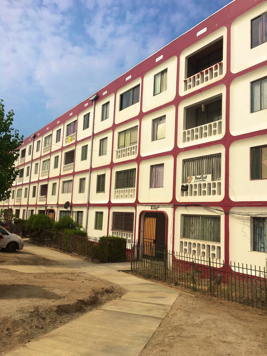bashardelconce's tweet photo. Aprovechando el tuit original sobre la arquitectura habitacional soviética:
En Chile 🇨🇱 (1972) se fabricaron 153 edificios a cargo de la constructora soviética KPD en Quilpué, Villa Alemana y Viña del Mar https://t.co/VQtQ51DkH9