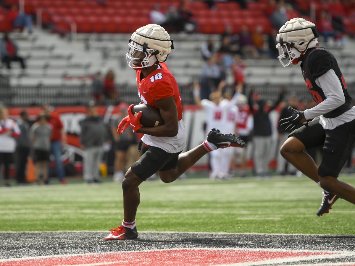 @wkufootball finishes up Spring Camp with the Red vs White Game
#GoTops #JustWin #Grit #WIT #TopsTogether #TopsOnTop

📸's : wkusports.com/galleries/foot…