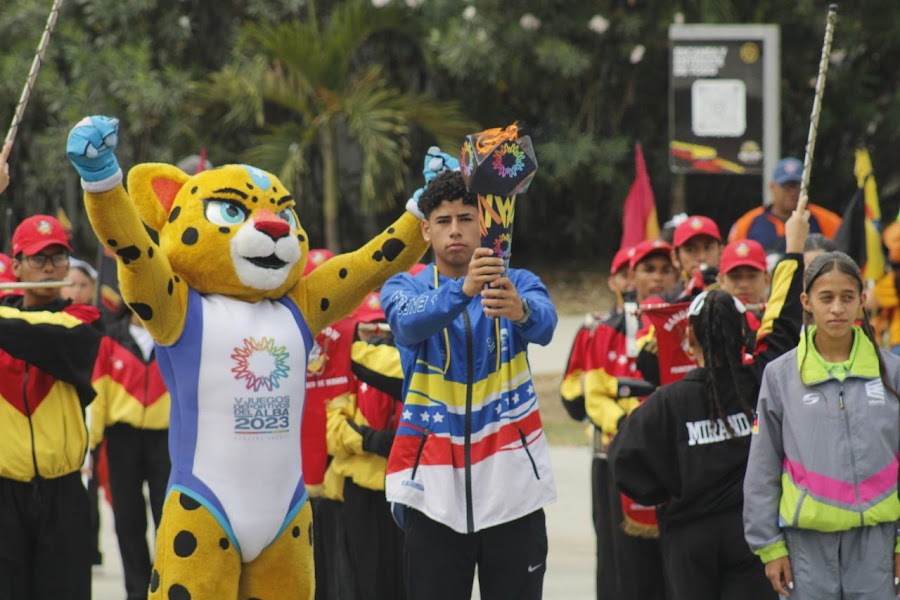Los Juegos del ALBA 2023 expresan para Venezuela un significado de hermandad entre naciones que piensan en el futuro, y buscan relacionarse desde el respeto, el diálogo y la cooperación. #ElFuturoEsAhora #Miranda #23Abr bit.ly/3AfOIiM