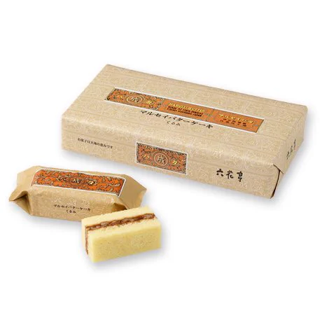 六花亭のマルセイバターケーキ。挟まっているのはクルミ！