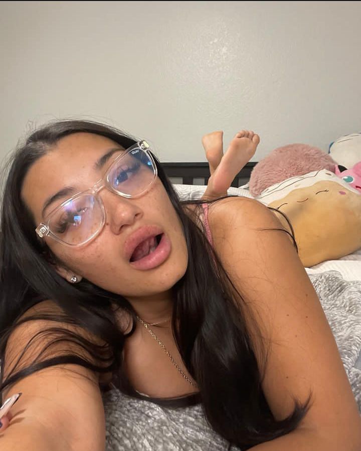 Frecklebarbie's tweet photo. I'm horny, need to be finger rn https://t.co/BLMkSBsMuZ