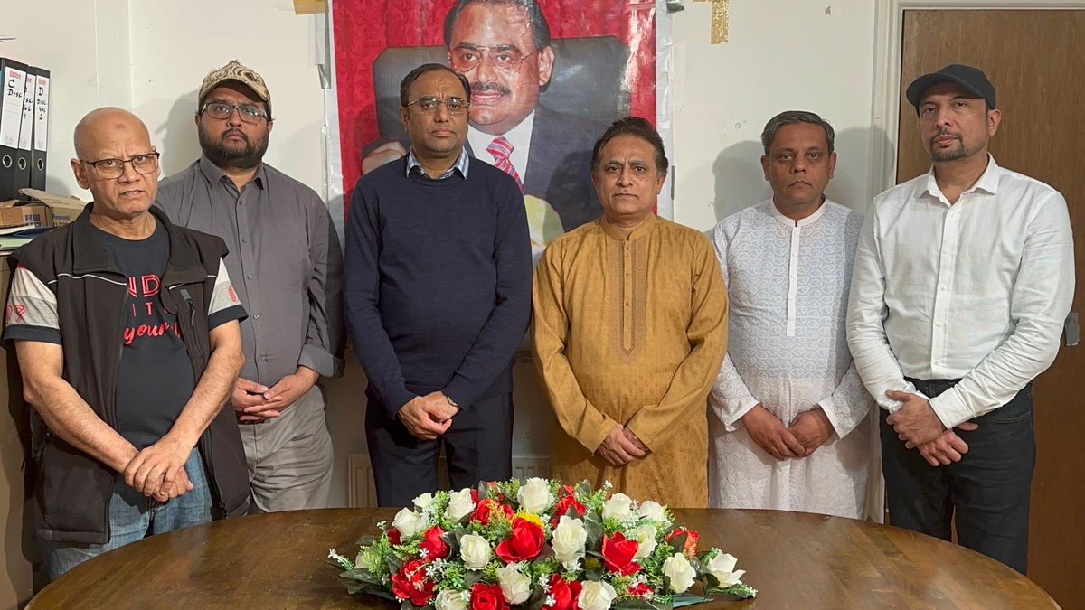 OfficialMQM's tweet photo. ایم کیوایم برطانیہ کی آرگنائزنگ کمیٹی کے ارکان اور کارکنان کی ایم کیوایم انٹرنیشنل سیکریٹریٹ میں بانی وقائد جناب الطاف حسین سےملاقات ، قائد کو عیدالفطر کی مبارکبادپیش کی https://t.co/uDU7LnkeC1