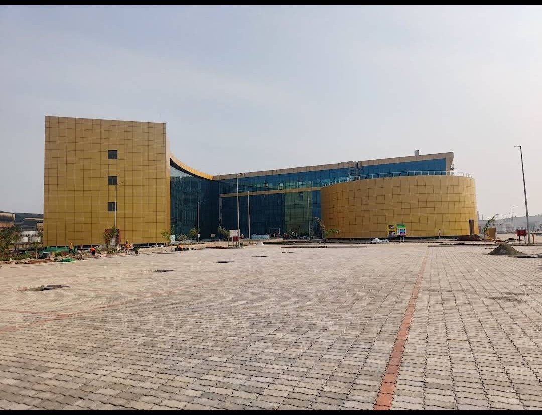 Aravelli1003's tweet photo. #RelianceKGD6 Changed #Kakinada Fate in Industrial Growth 
Now #ONGCEasternOffshoreBase, #BulkDurgpark ,#KGPL, #ConcorMMLP , #Lyfius, #Divis #Qule  #IIFT, #Eastern navel Base Taking #Kakinada City into Nxt level https://t.co/AnttBoOpib
