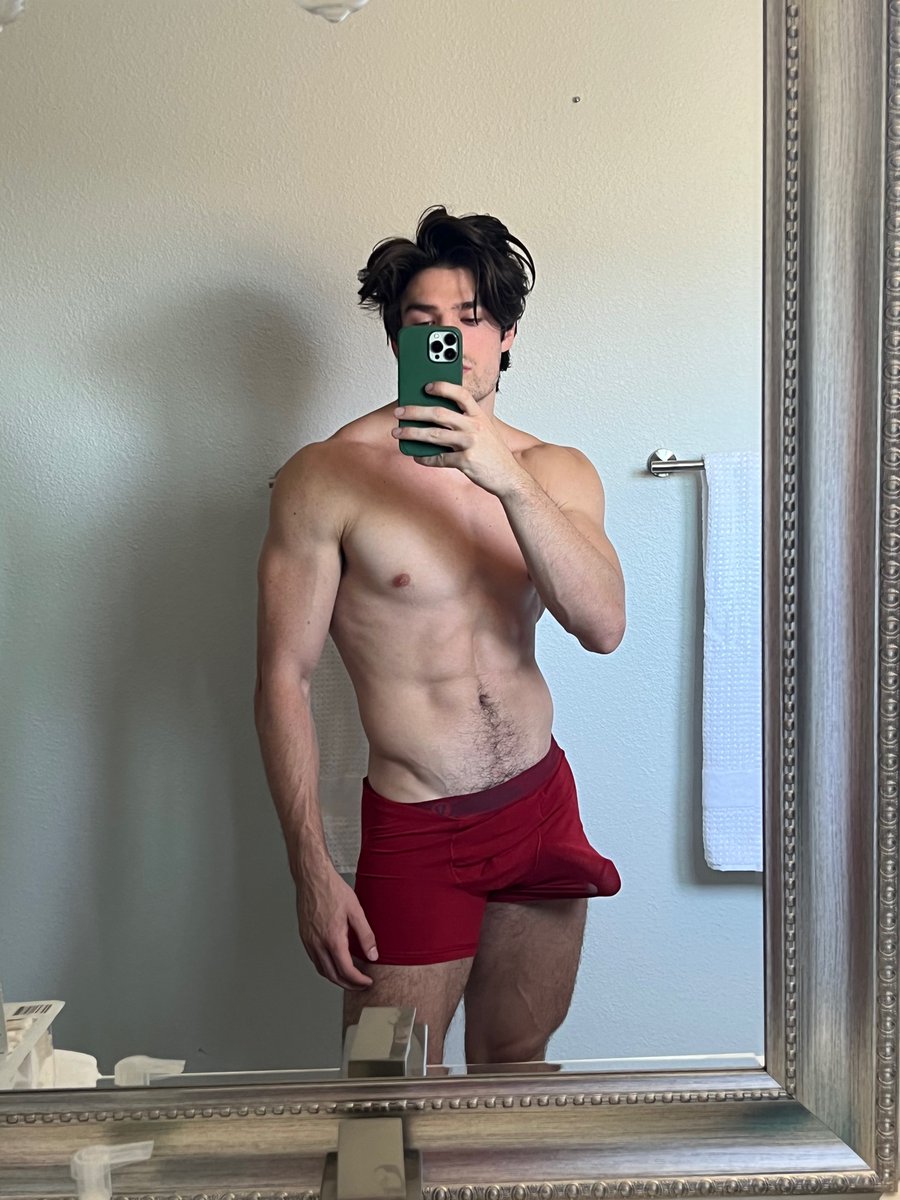 notkyleagainlol's tweet photo. My 0F is better🌶👇🏻 #fitness 
https://t.co/65IaPHSERh https://t.co/6Rp6GJ3qsz